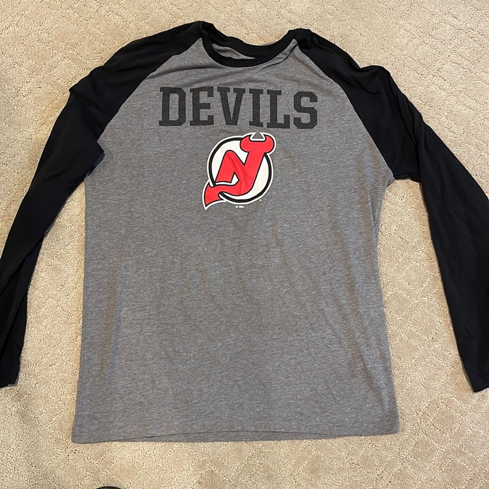 NJ Devils XL tee shirt